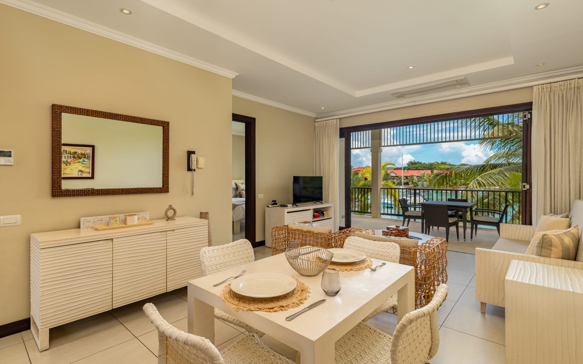 P150A14_dining-room.jpg