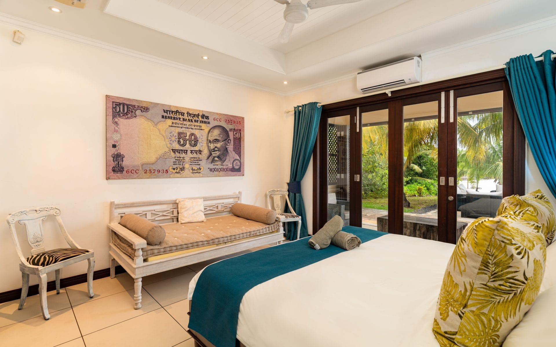 V235_bedroom.jpg