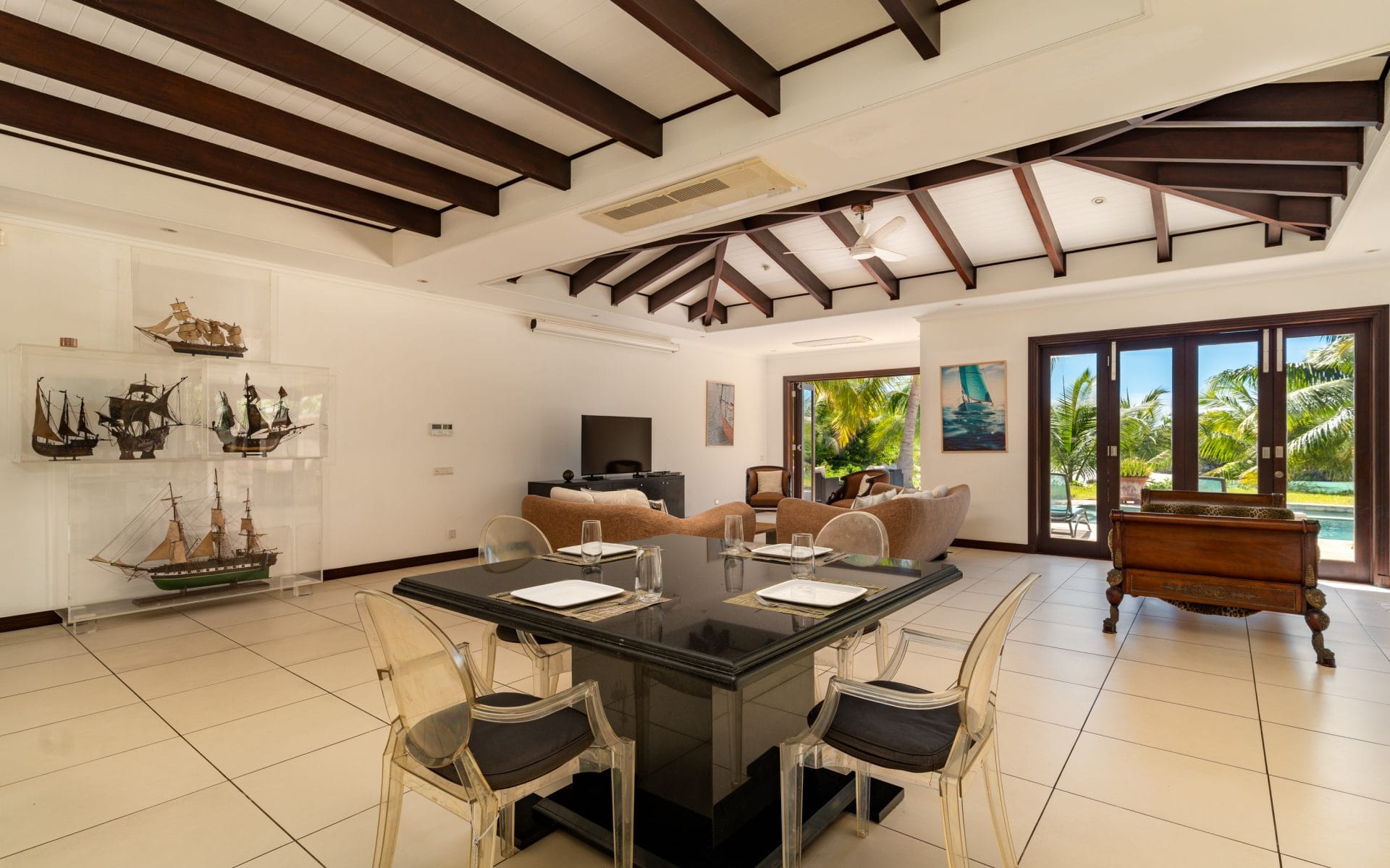 V235_dining-room.jpg