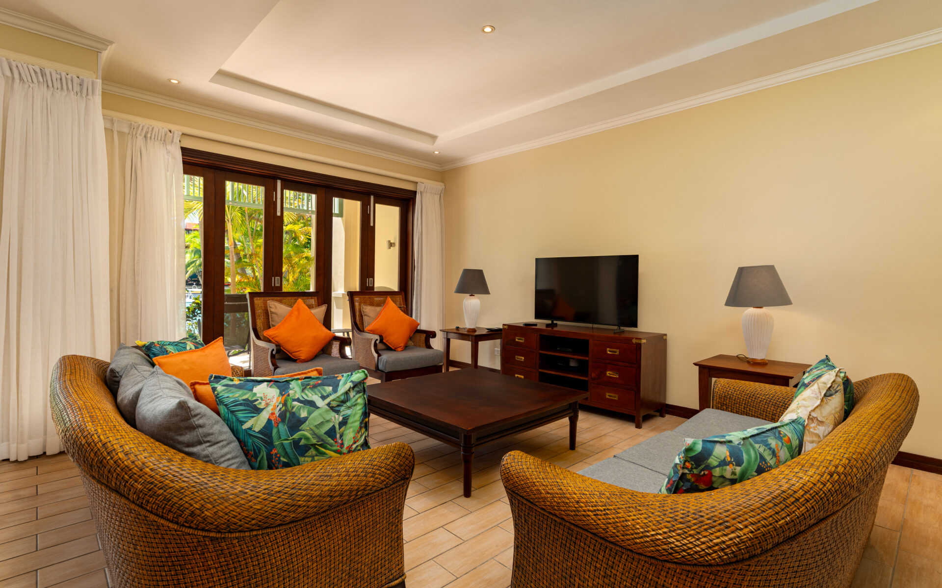 M6_living-room.jpg