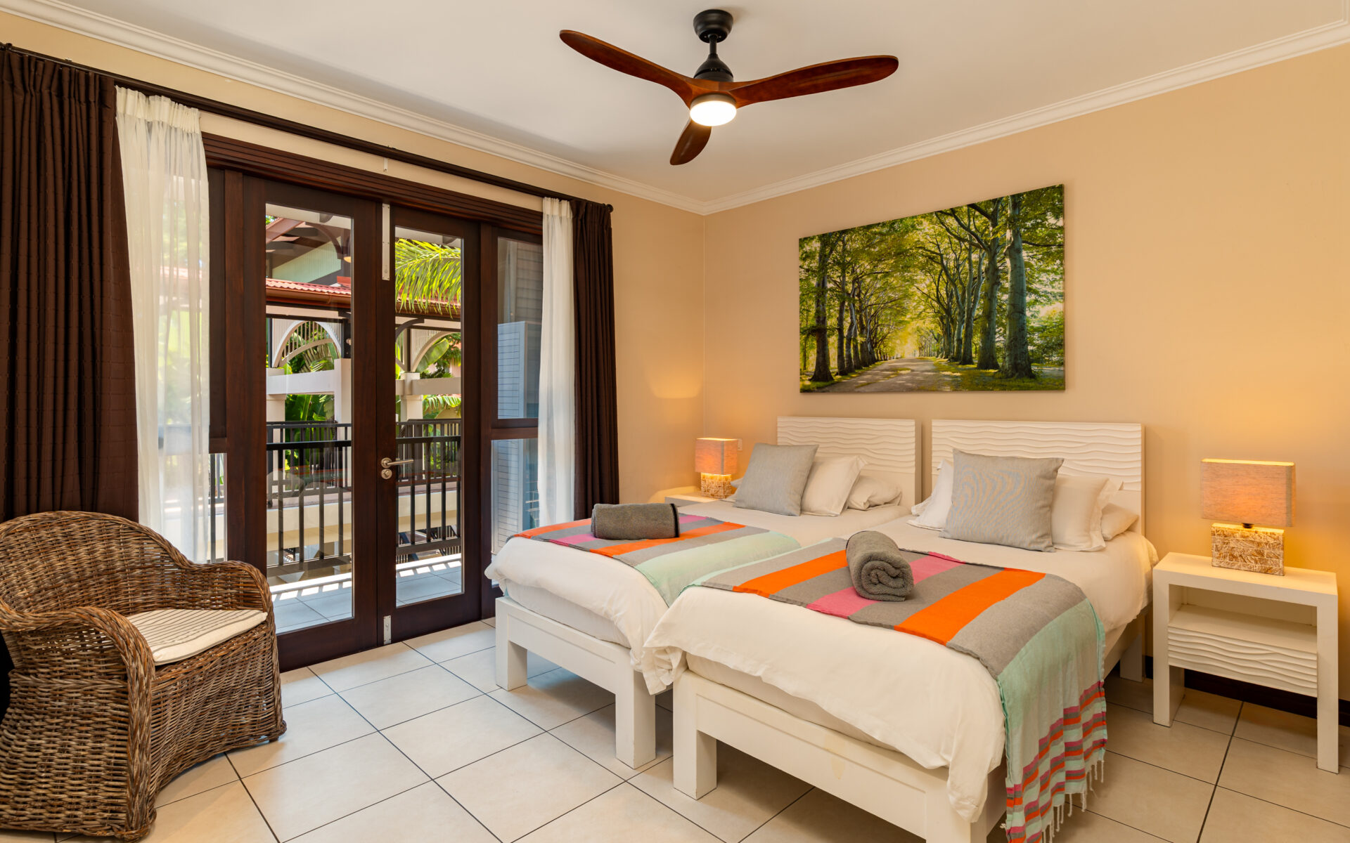 P119A11_bedroom.jpg