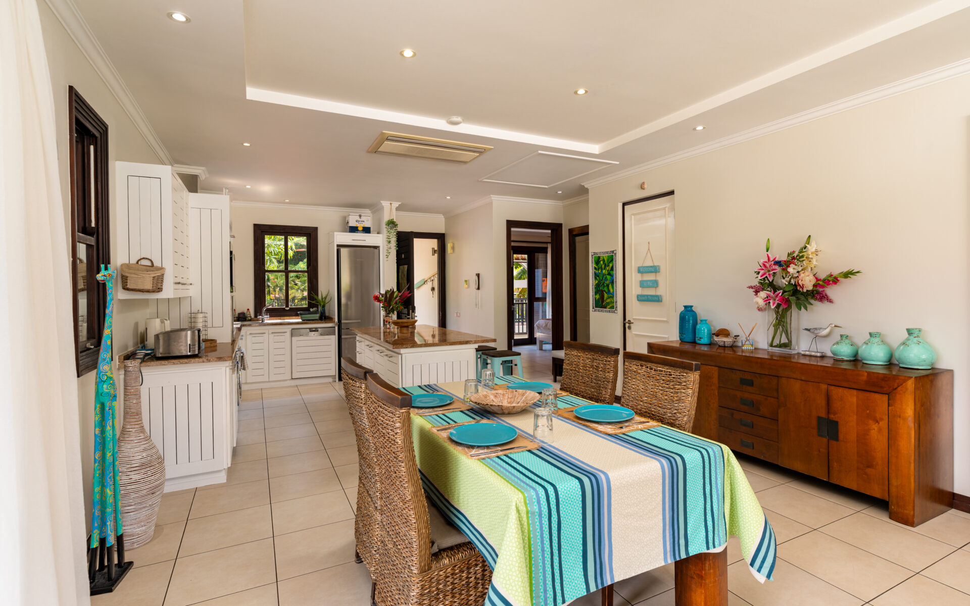 P119A11_dining-room.jpg