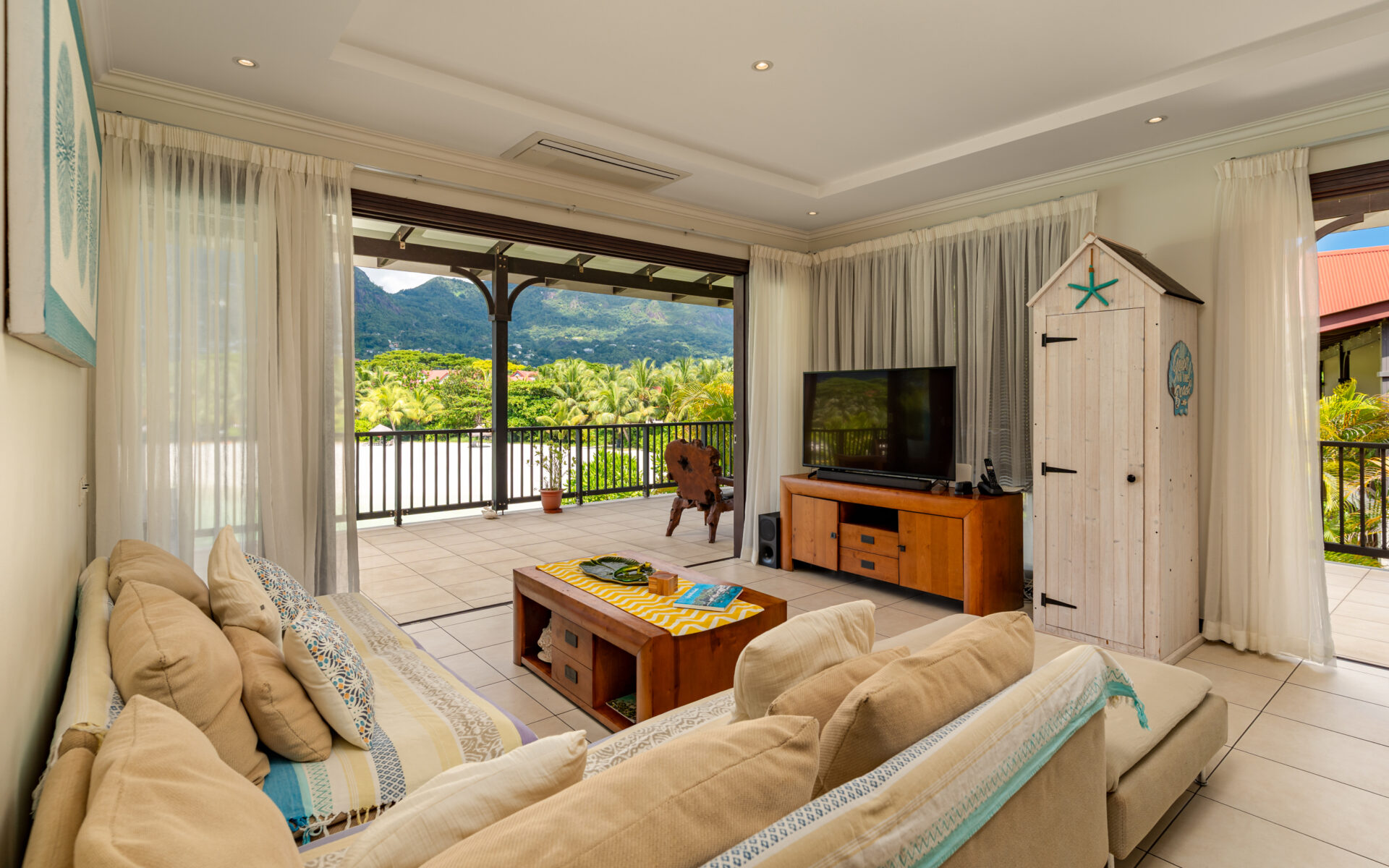 P119A11_living-room.jpg
