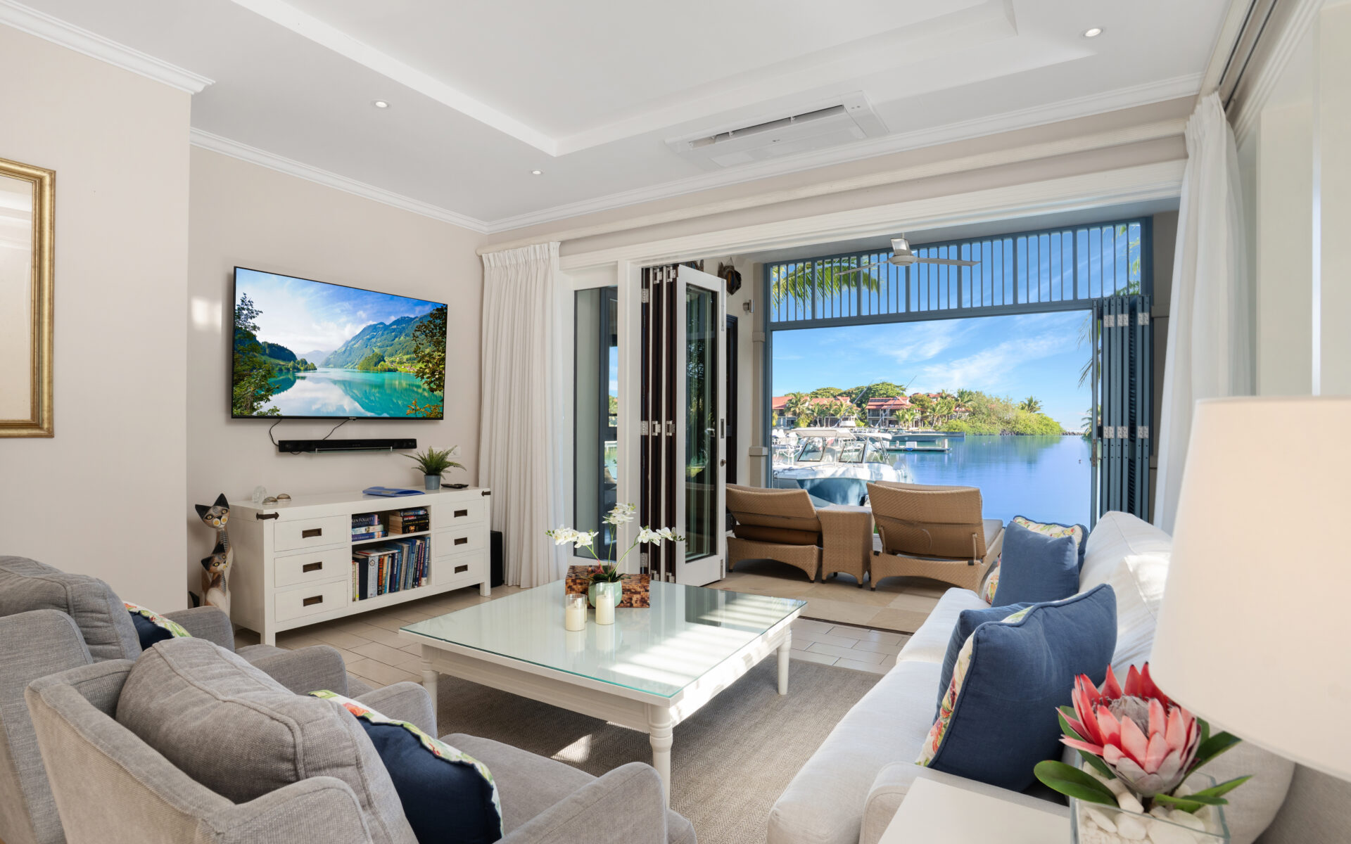 P147A6_living-room.jpg