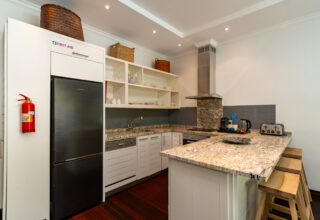 P1A12_kitchen-1.jpg