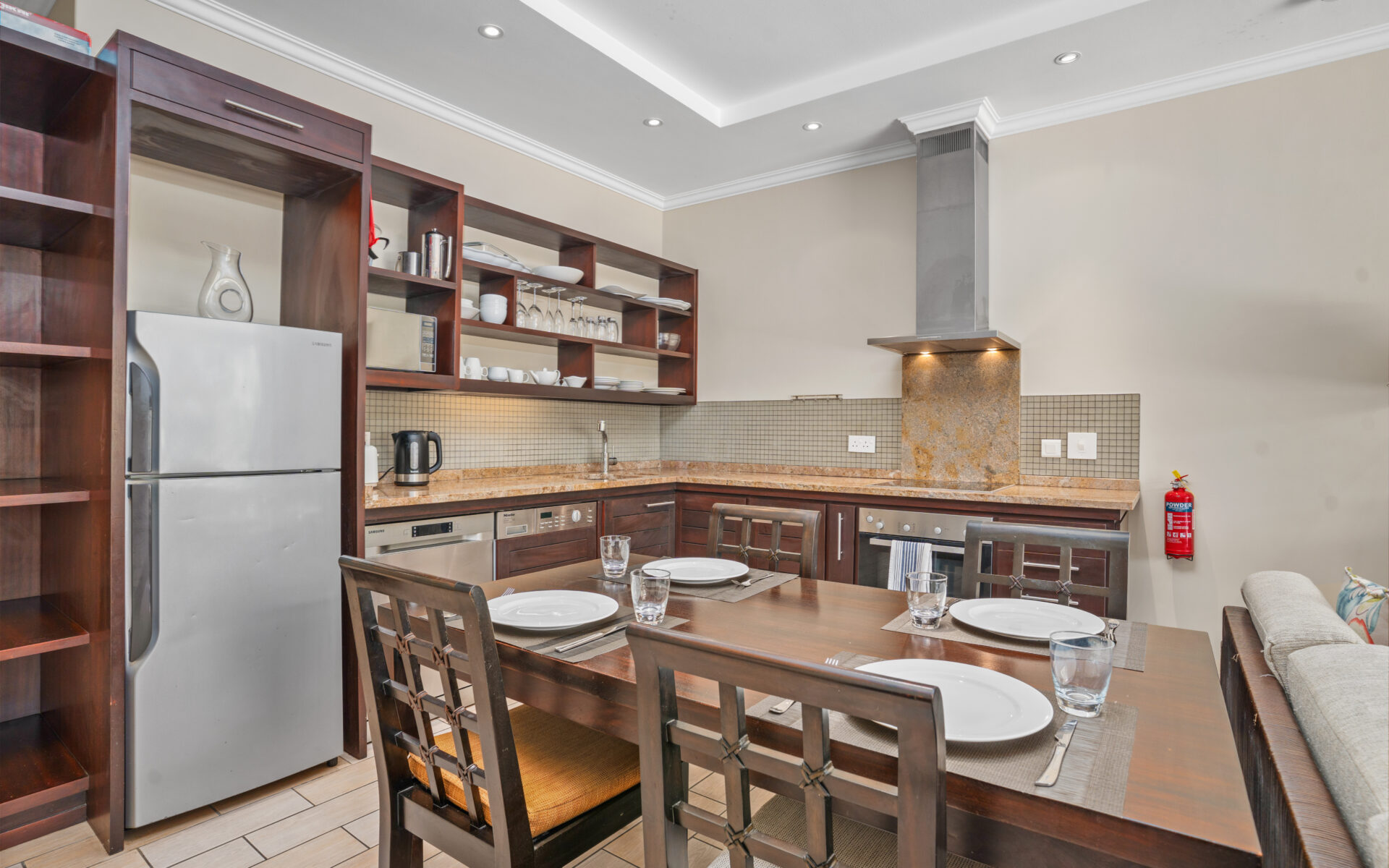 P221A12_kitchen.jpg