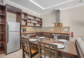 P221A12_kitchen.jpg