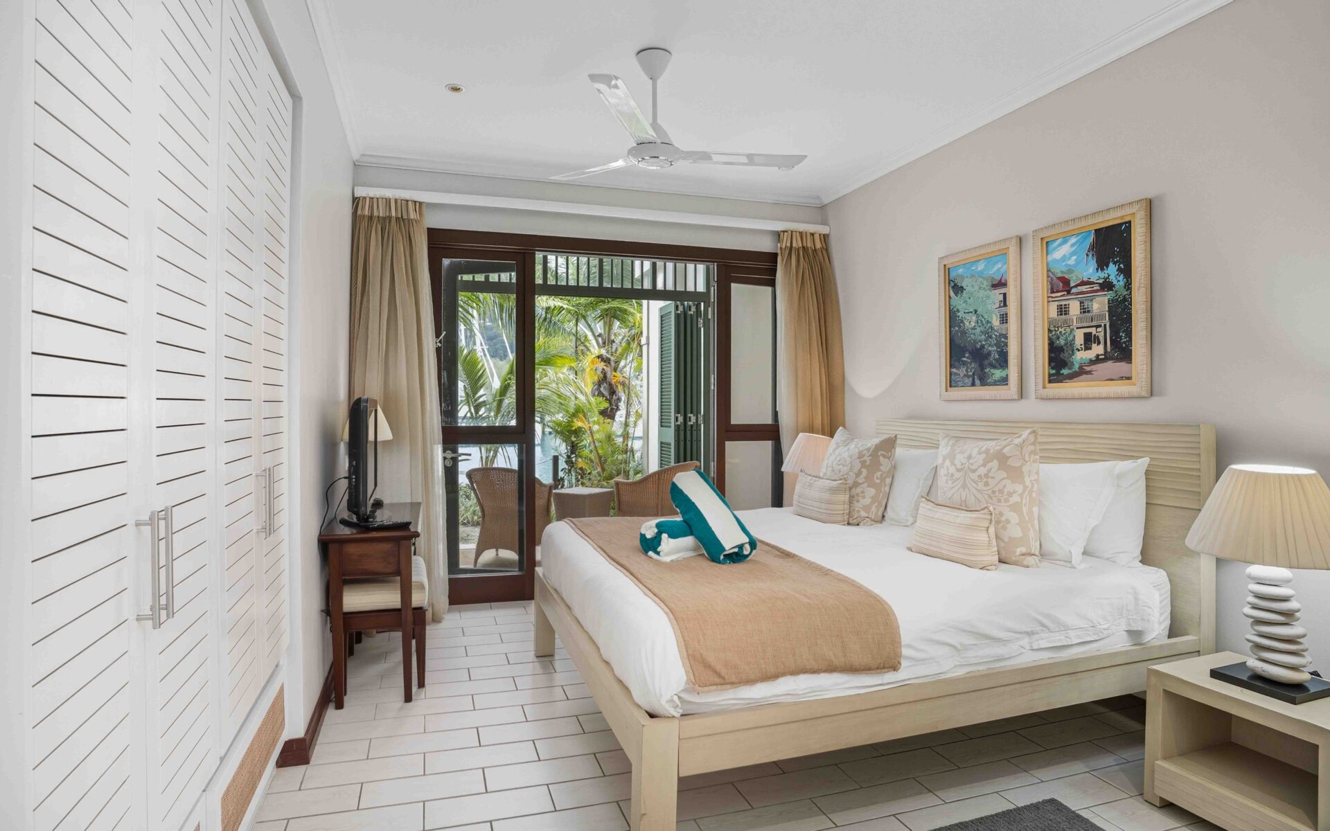 P25A25_bedroom-1.jpg