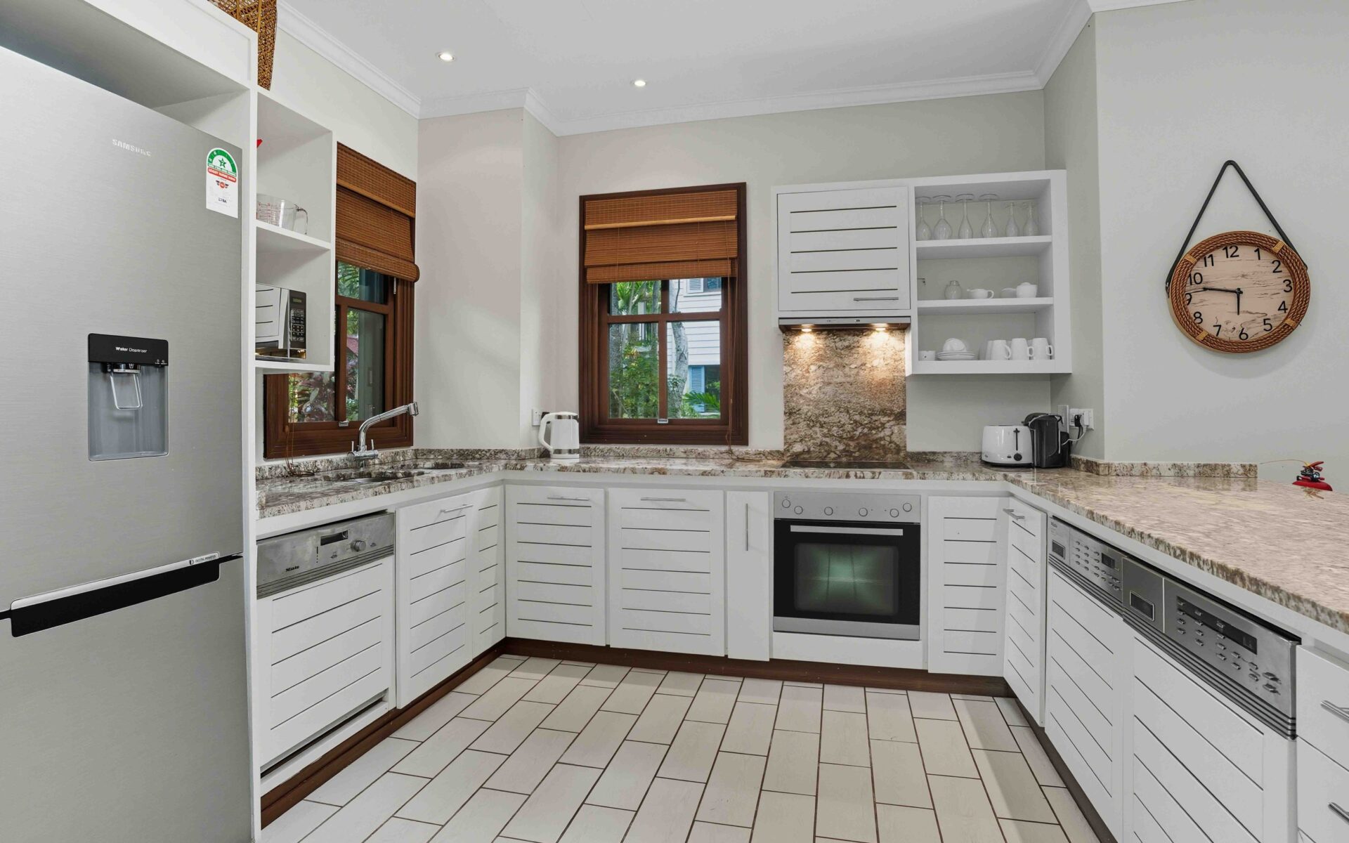P25A25_kitchen-1.jpg