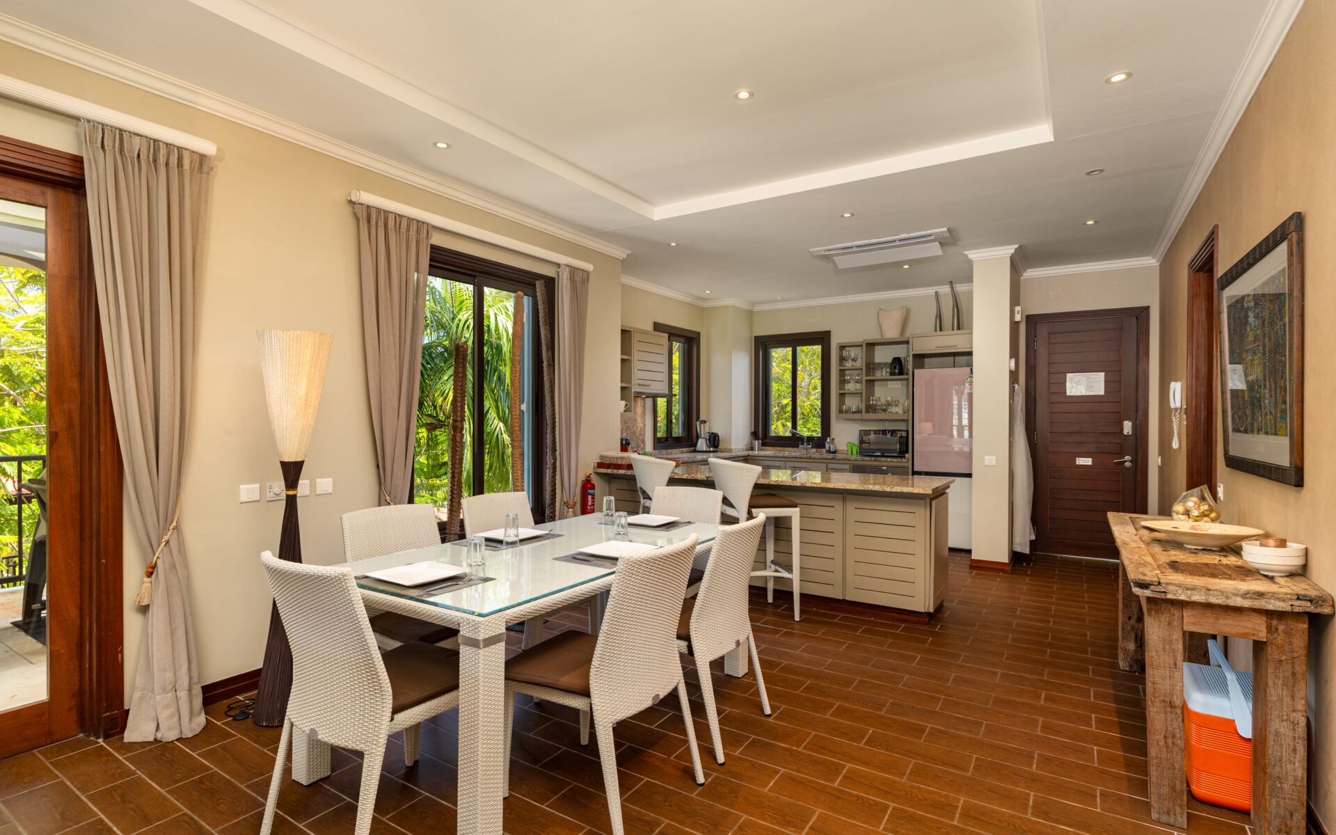P26A21_dining-room-1.jpg