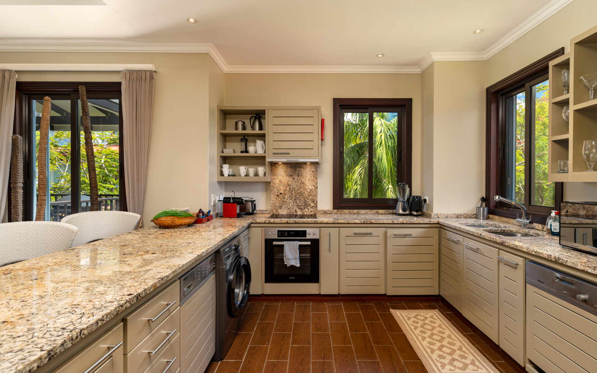 P26A21_kitchen-1.jpg