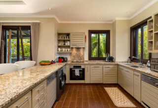 P26A21_kitchen-1.jpg
