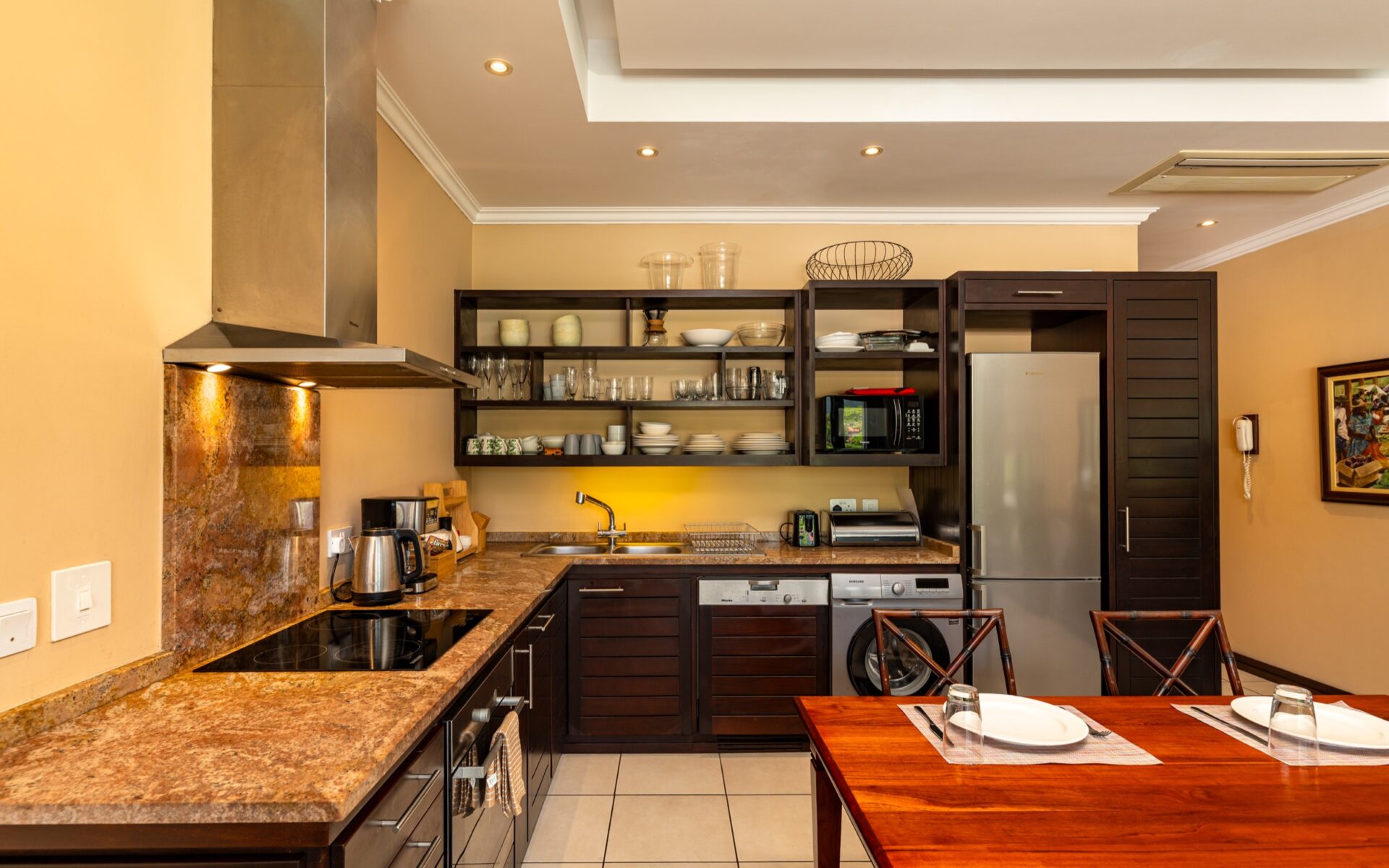 P119A12_kitchen.jpg