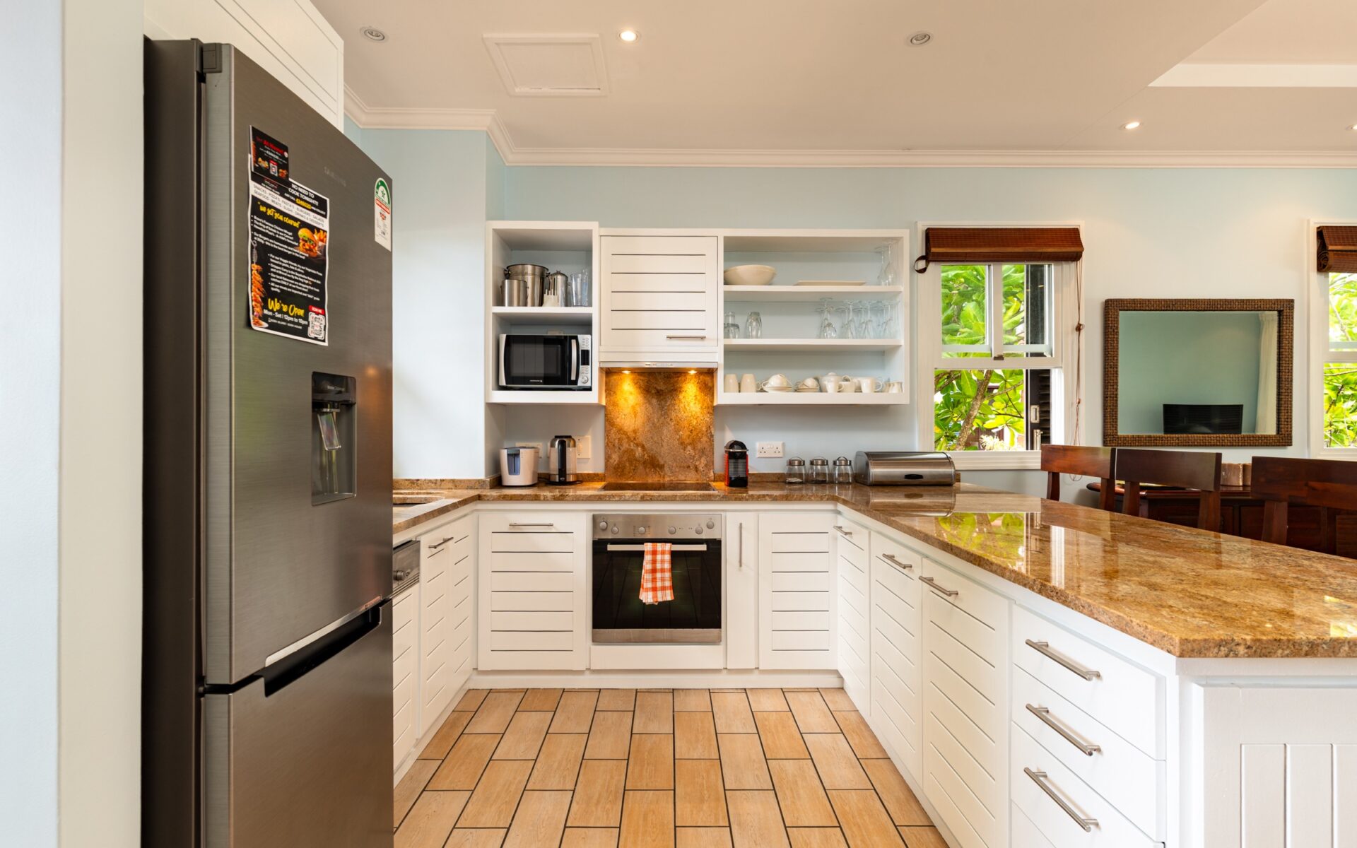 P11A16_kitchen.jpg