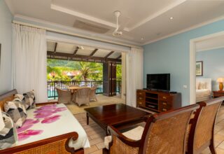 P11A16_living-room.jpg