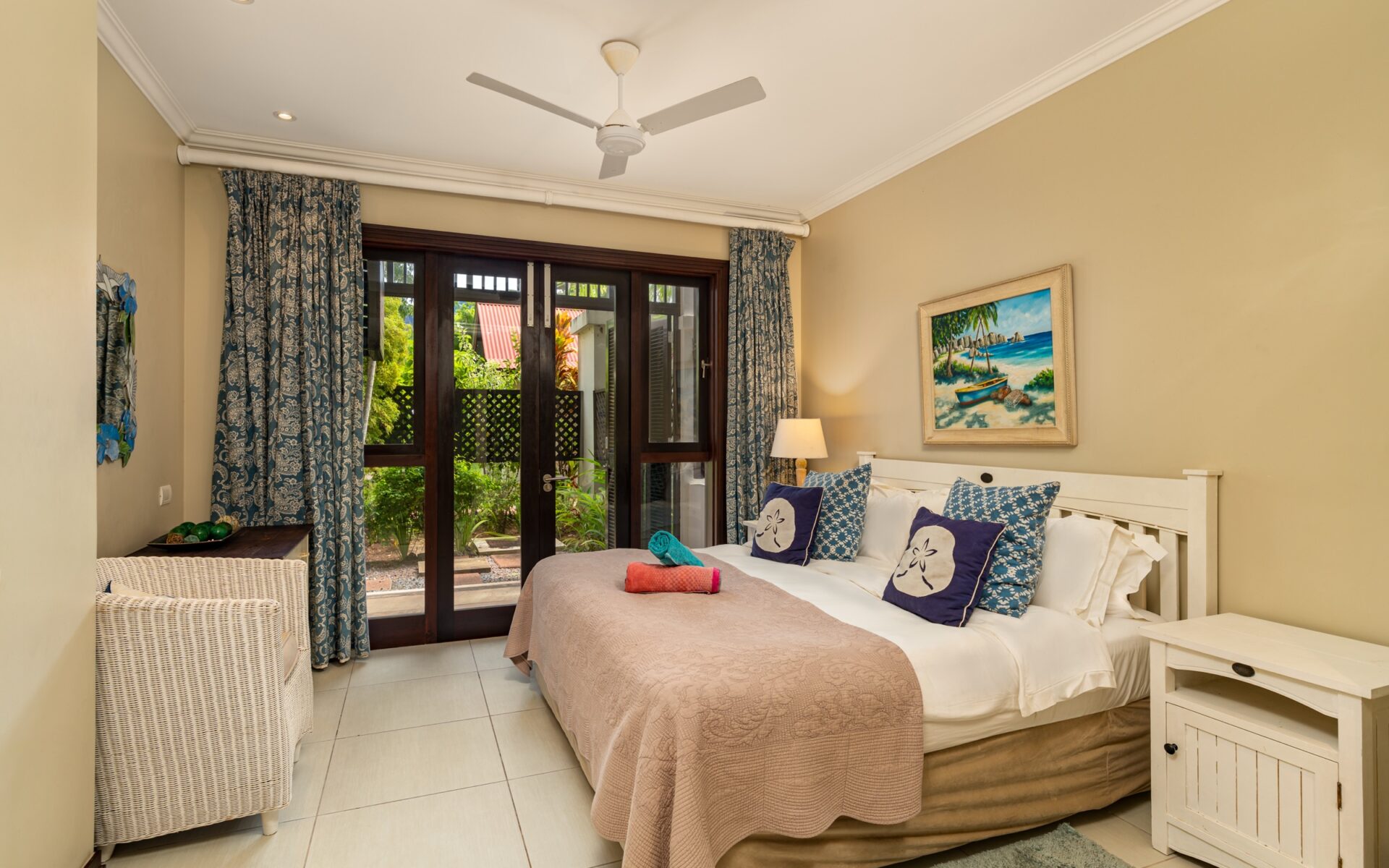 P148A4_bedroom.jpg