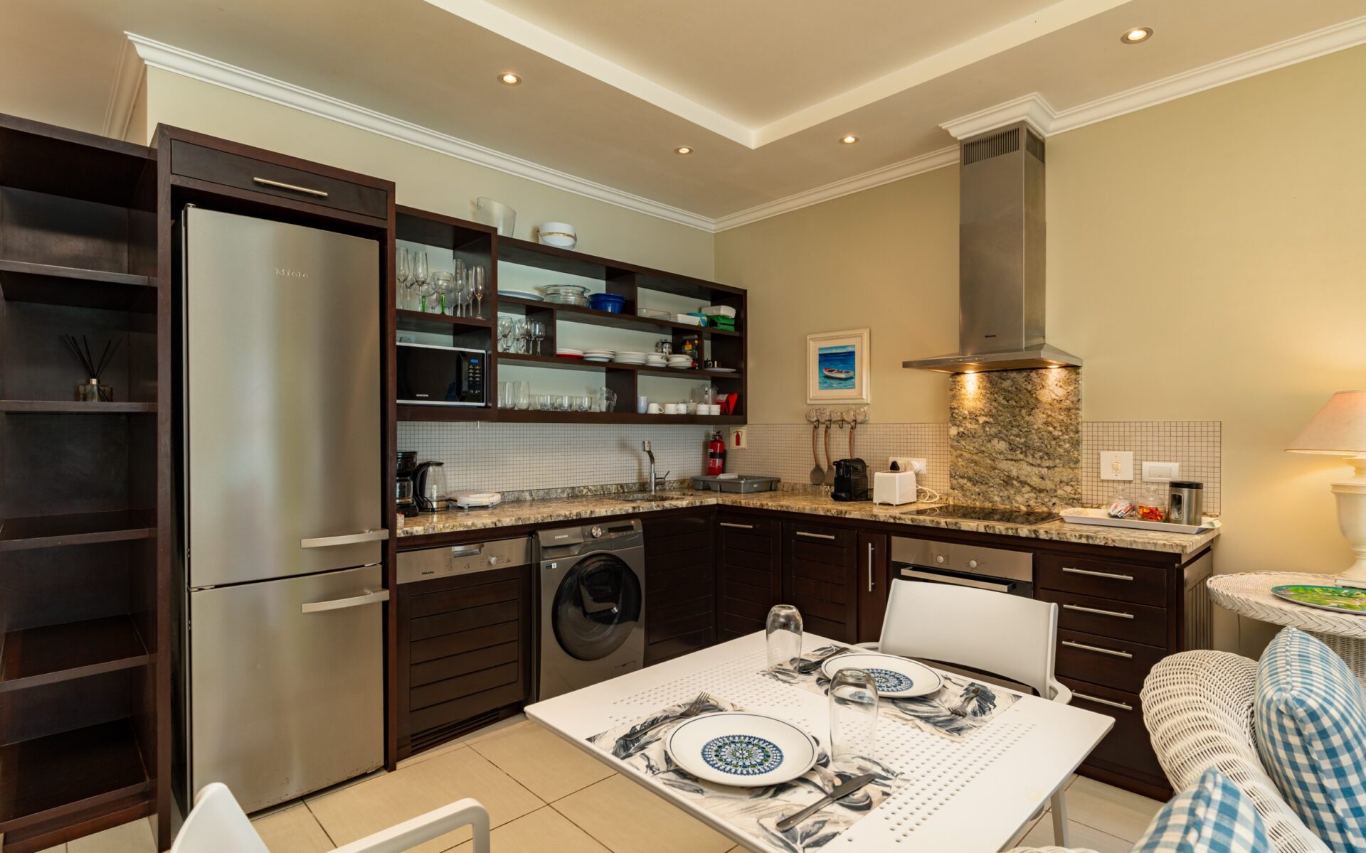 P148A4_kitchen.jpg