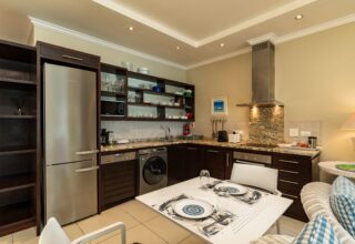 P148A4_kitchen.jpg