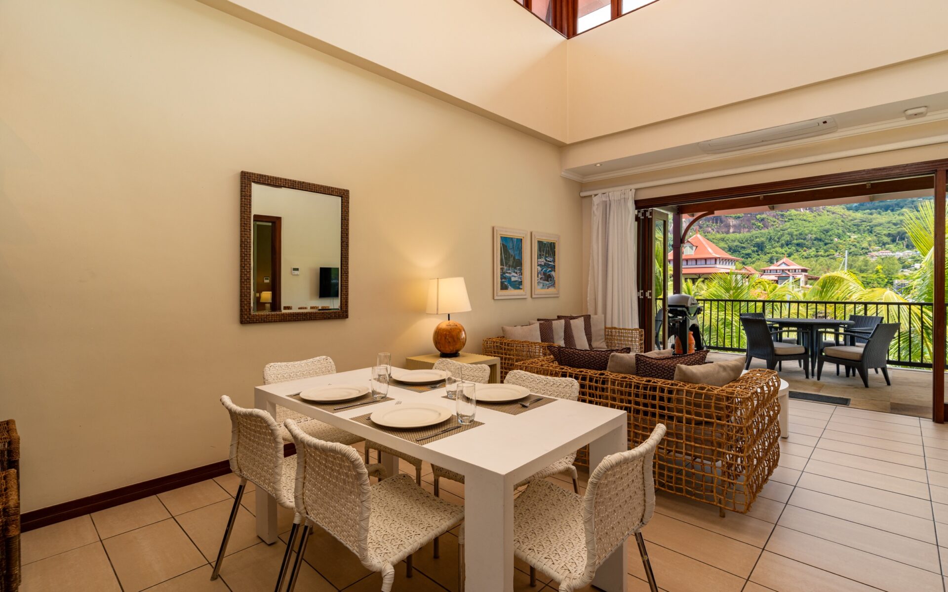 P14A23_dining-room.jpg