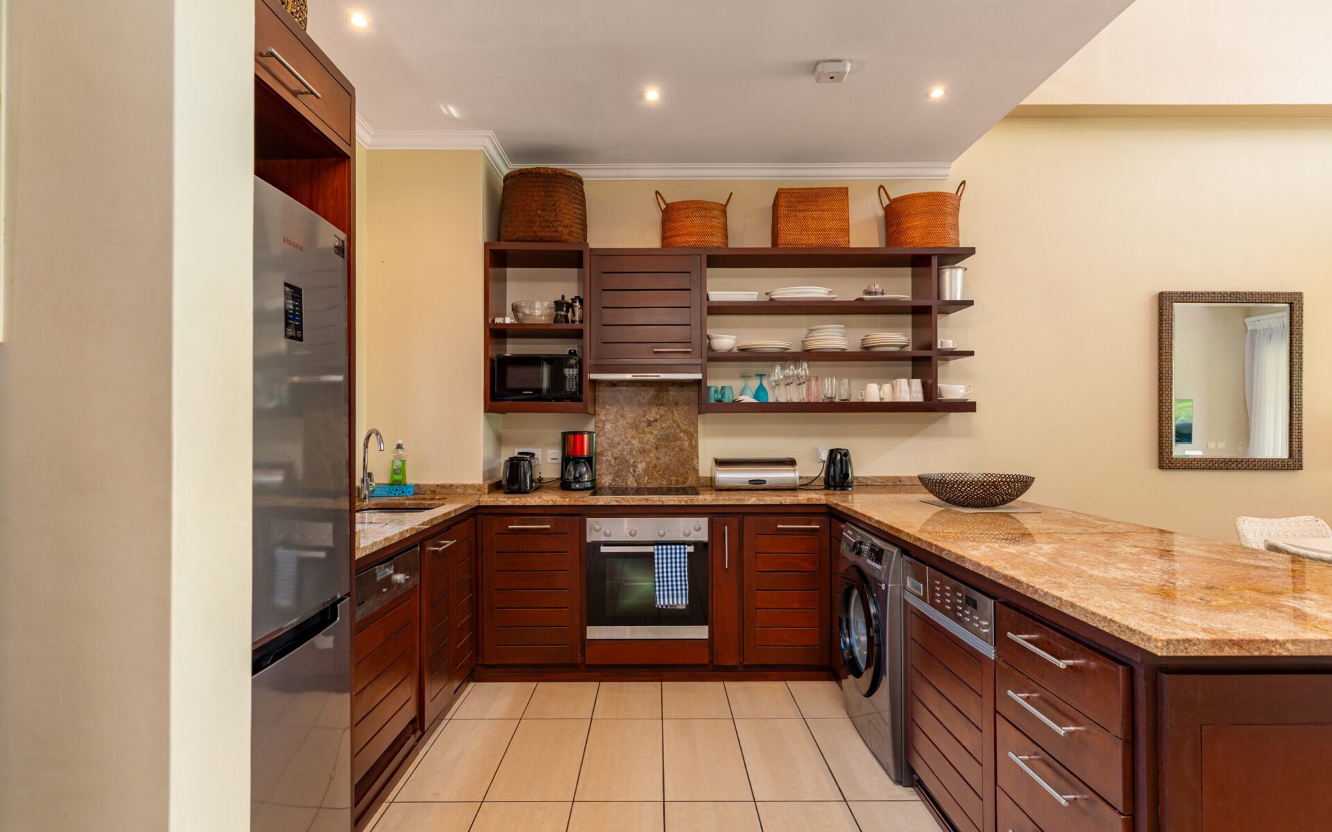 P14A23_kitchen.jpg