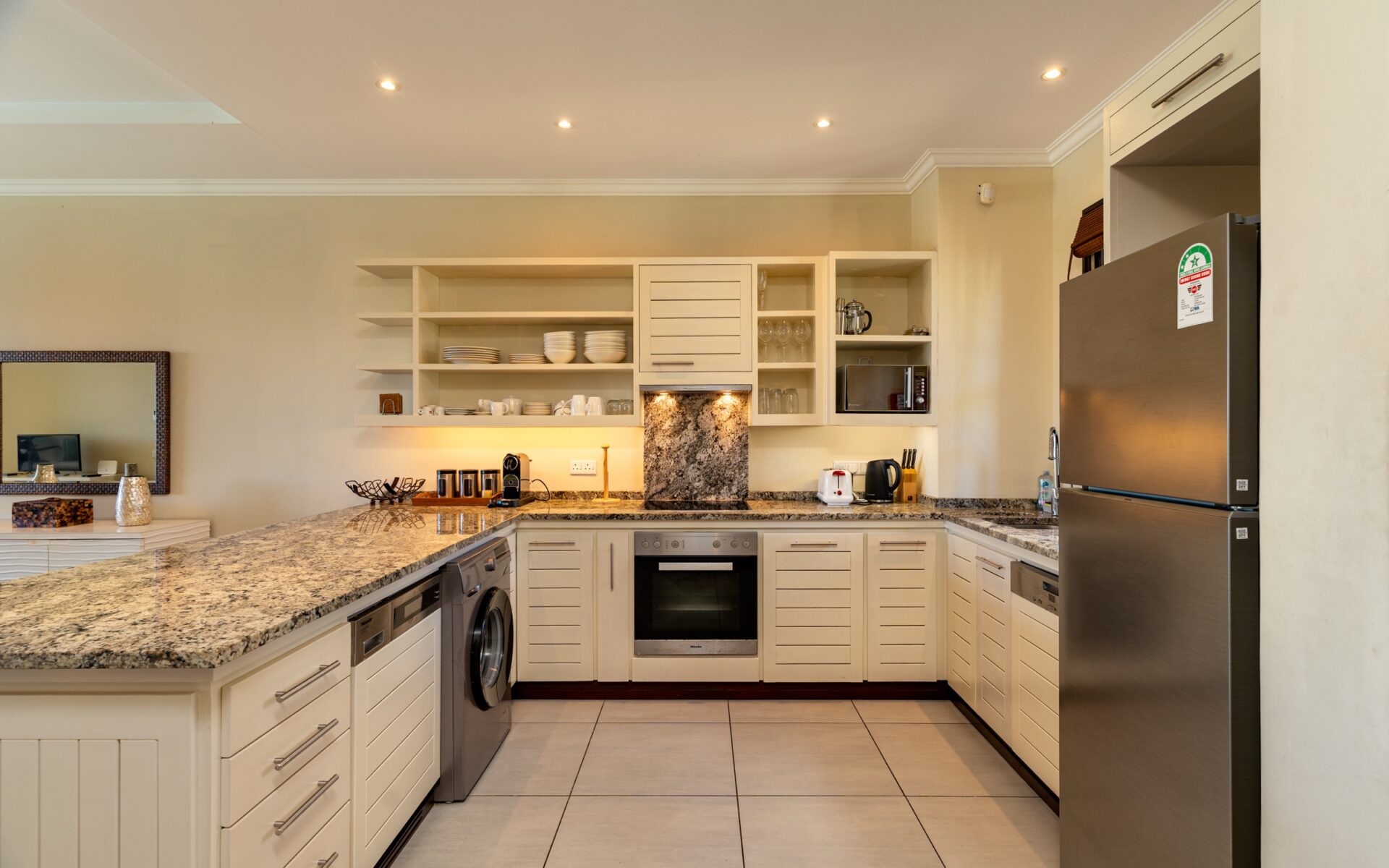 P238A13_kitchen.jpg