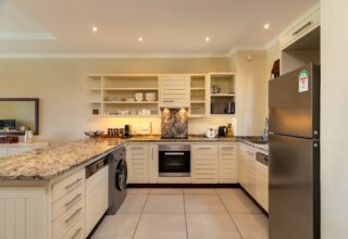 P238A13_kitchen.jpg