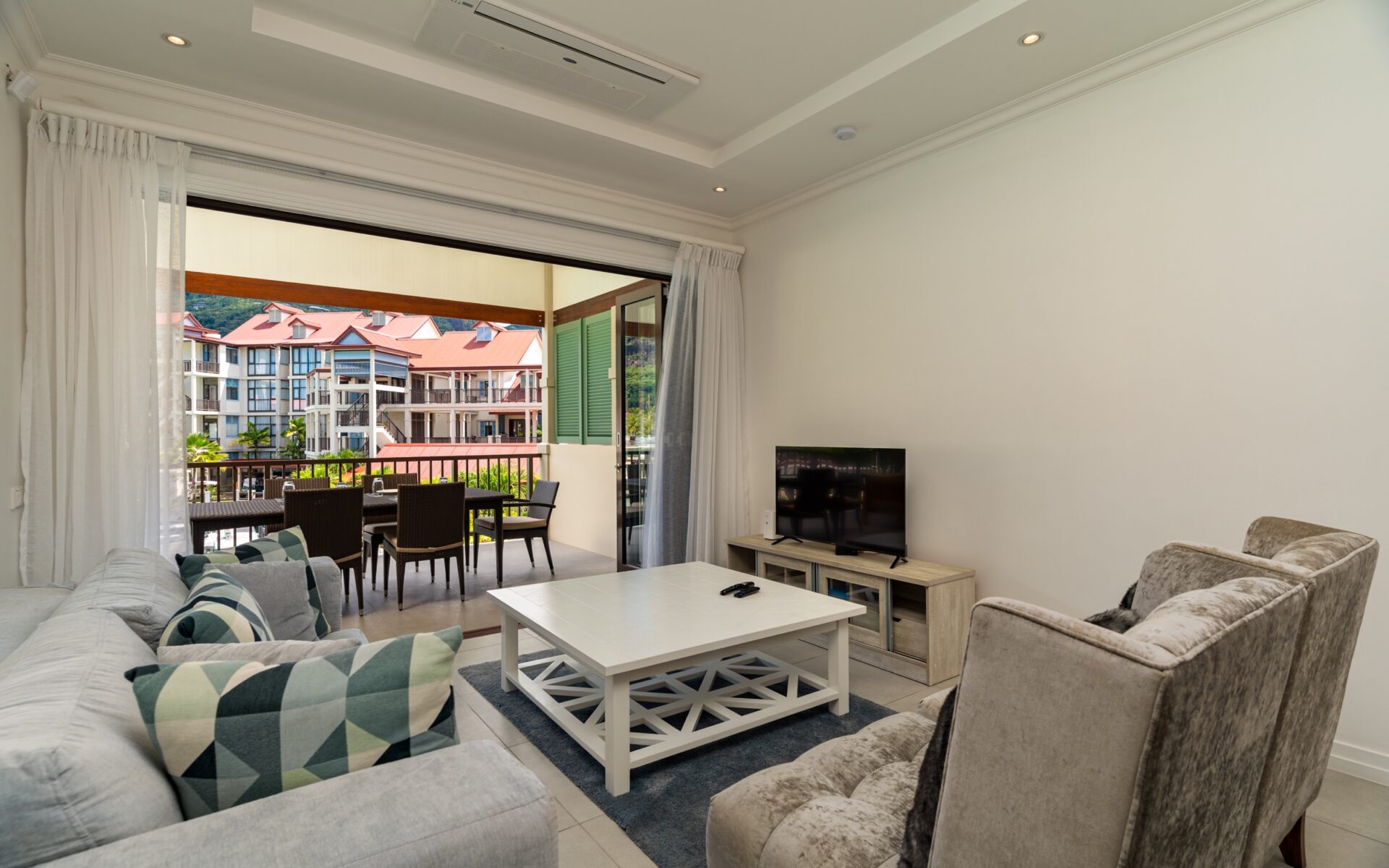 P256A11_living-room-1.jpg