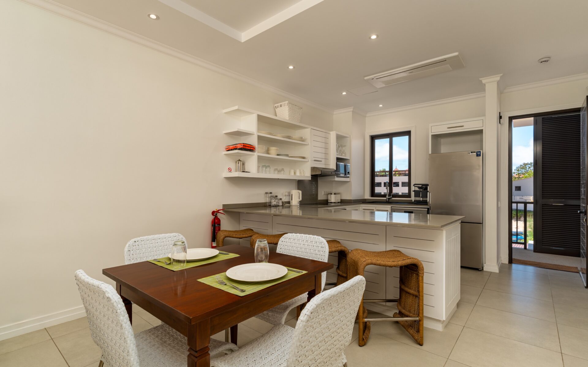 P256A12_dining-room-1.jpg