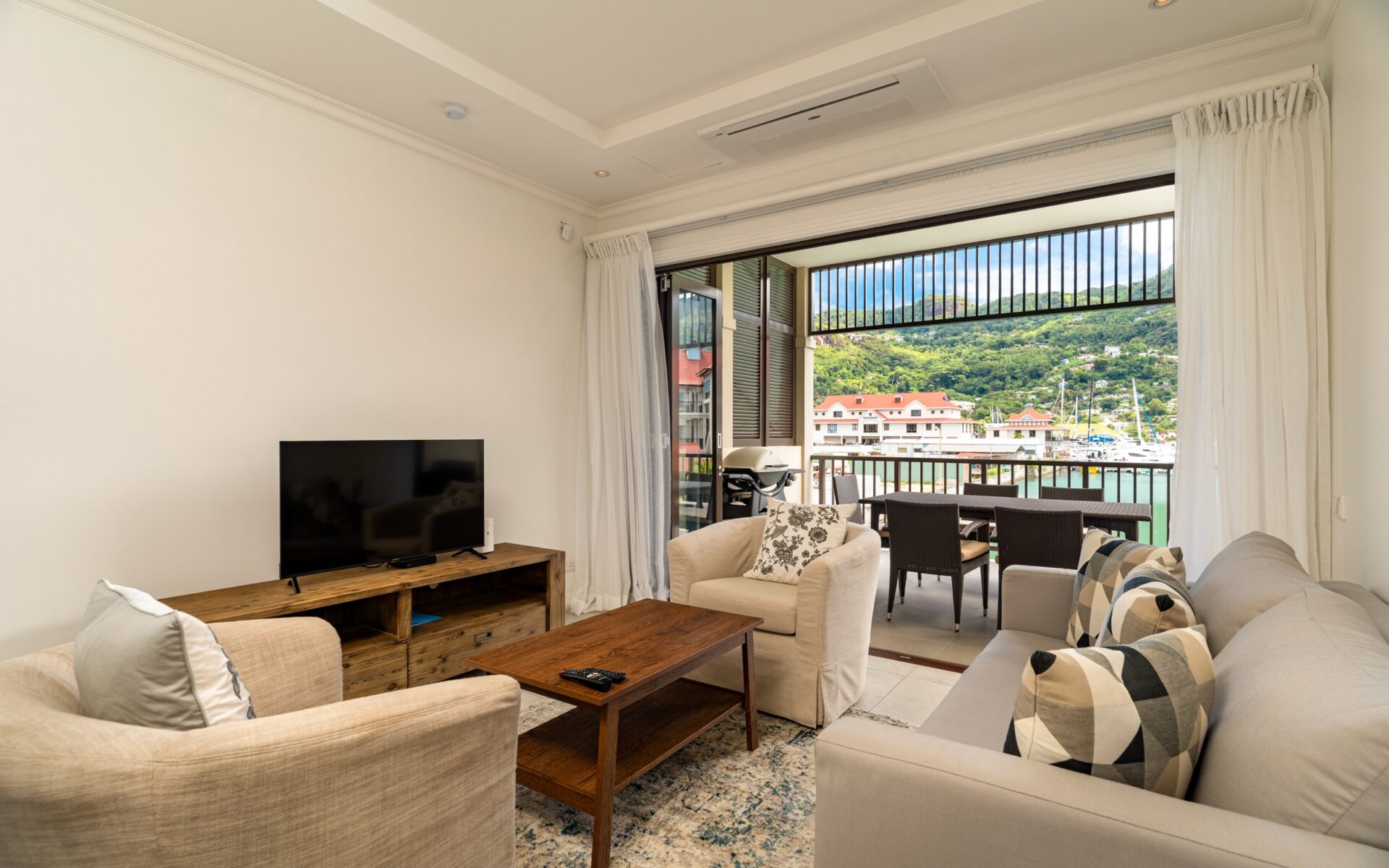 P256A13_living-room.jpg