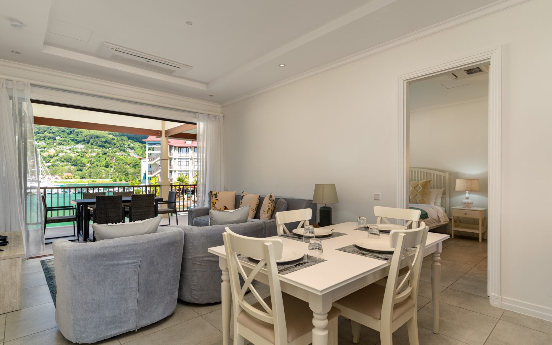 P256A14_dining-room-1.jpg