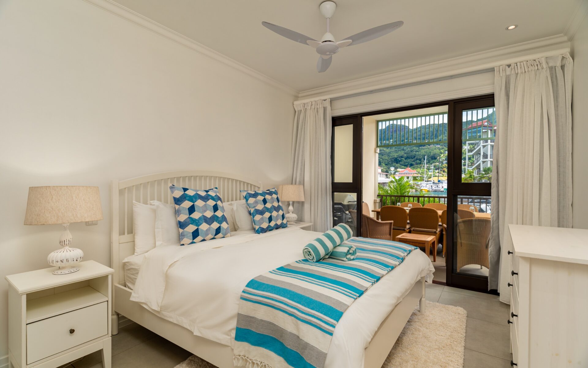 P256A1_bedroom.jpg