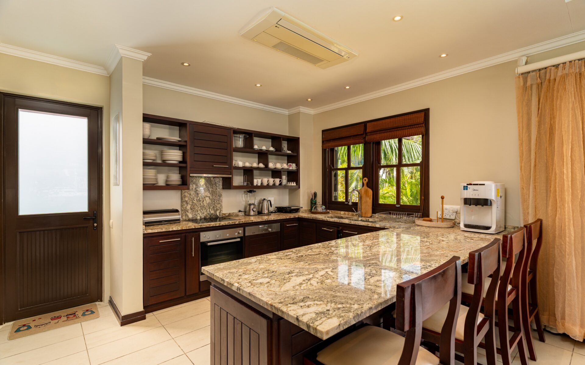 M140_kitchen.jpg