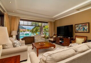 M140_living-room.jpg