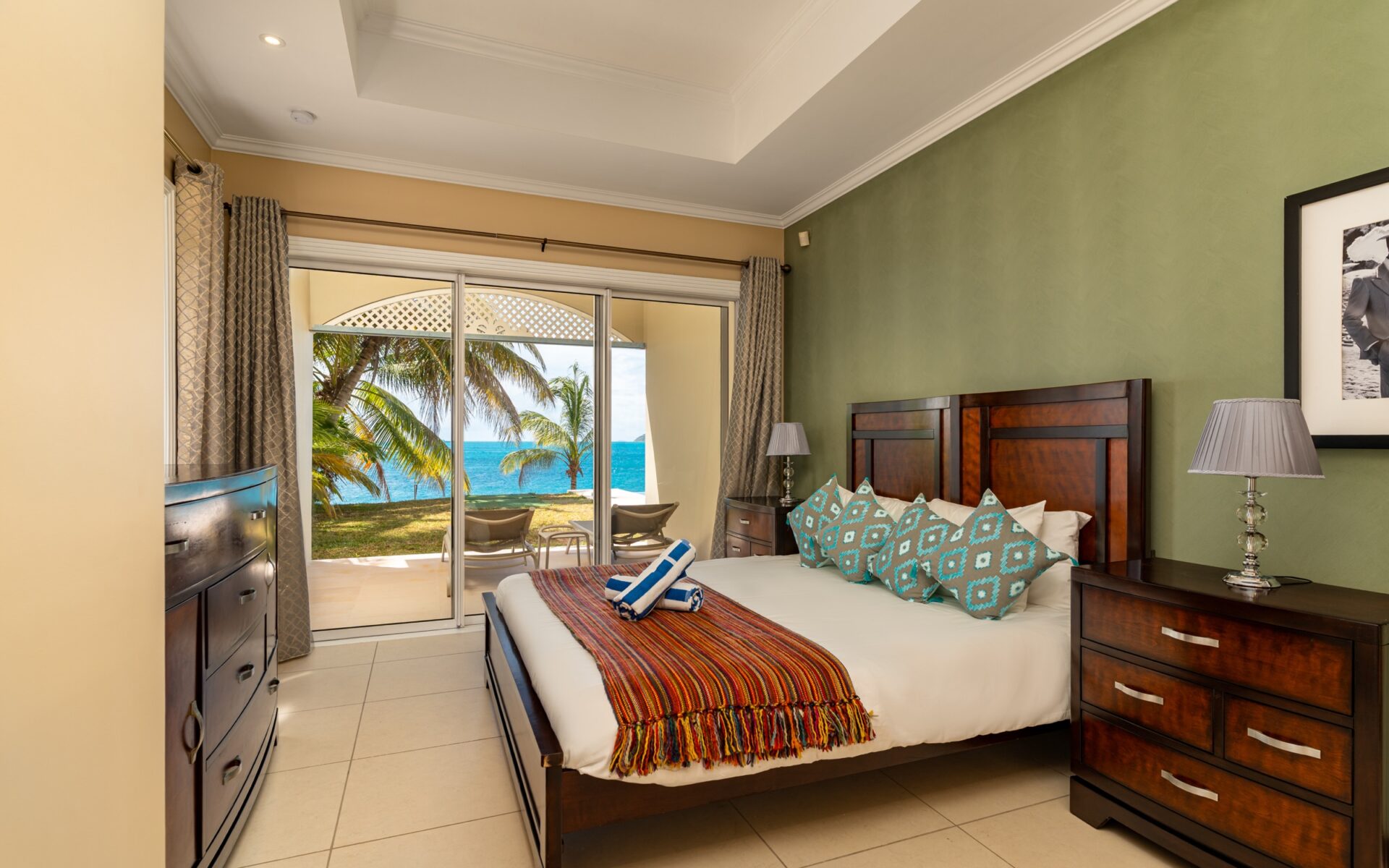 V102_bedroom.jpg