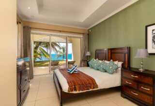 V102_bedroom.jpg