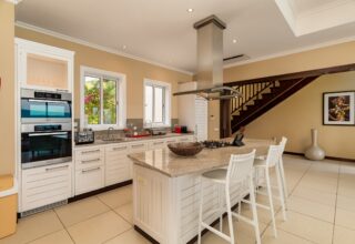 V102_kitchen.jpg