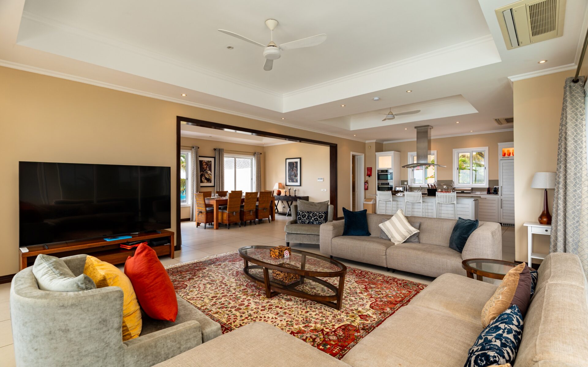 V102_living-room.jpg